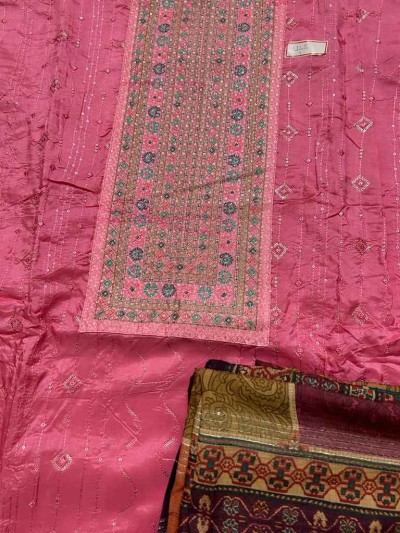 upaada-silk-suit-7-63b1d85ac12b2.jpg